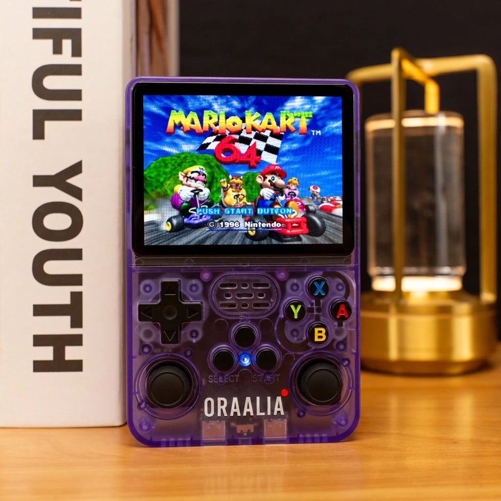 Console de jeux rétro ORAALIA RETRO violette translucide posée sur un bureau