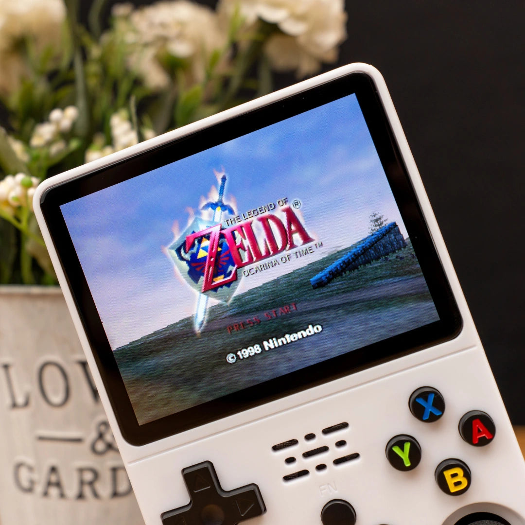 Gros plan sur l'écran IPS HD de la console ORAALIA RETRO